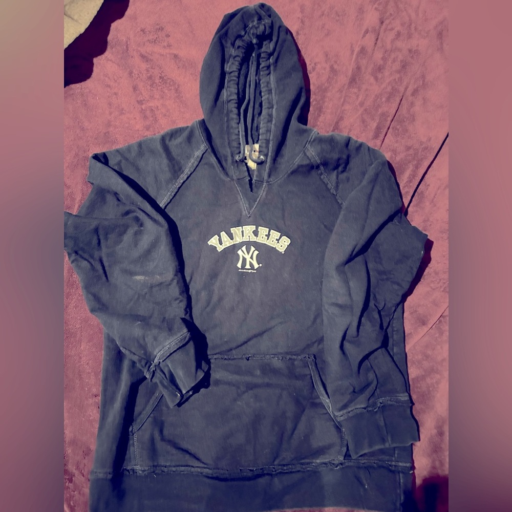 Navy blue Yankees hoodie with raw hemlines women’s size large